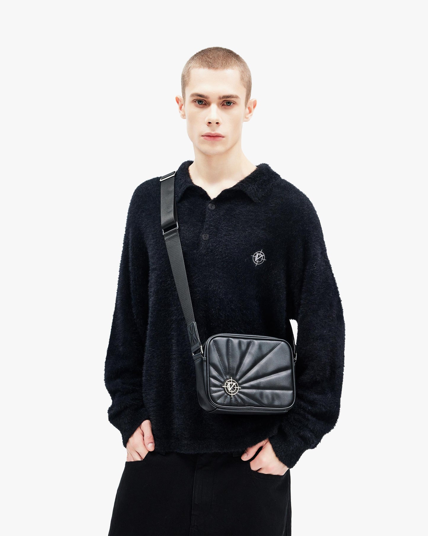 X LEATHER SHOULDERBAG BLACK