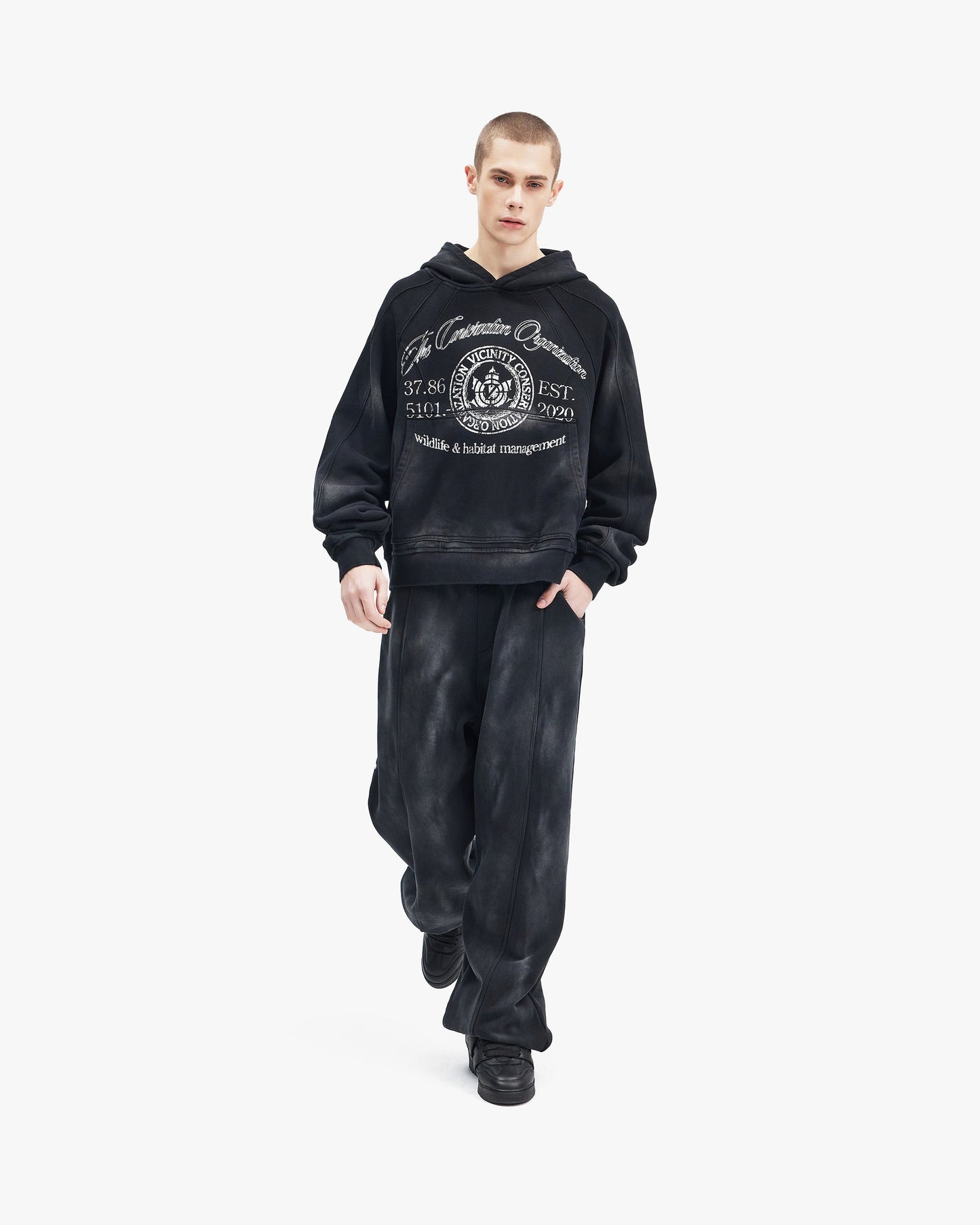 EXPLORER HOODIE BLACK